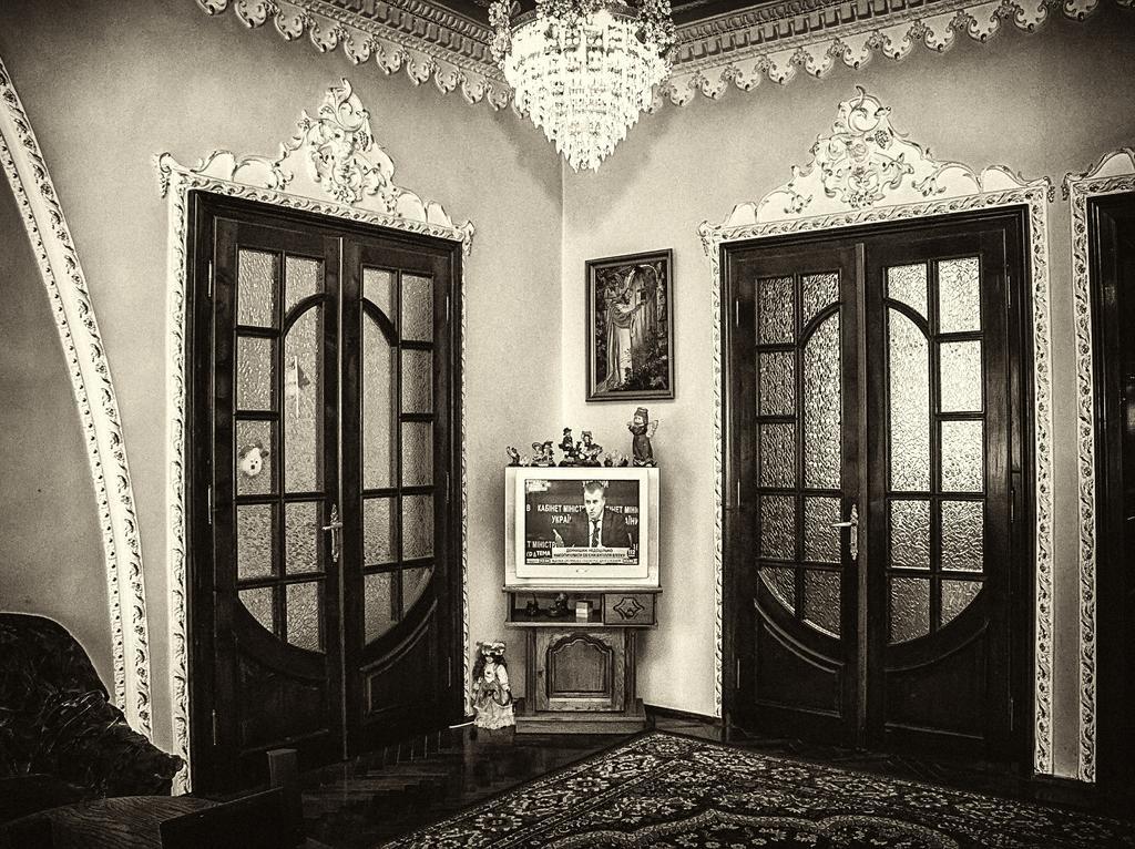 Vip-Apartments Angel Palas Černivci Esterno foto