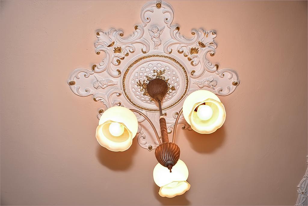 Vip-Apartments Angel Palas Černivci Esterno foto
